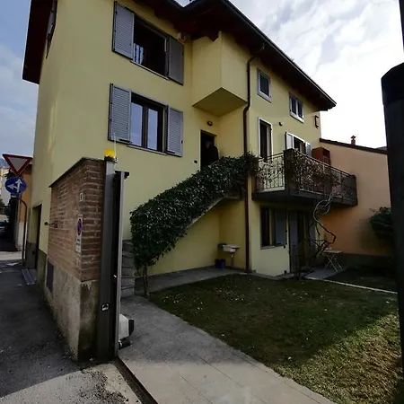 B&B Como Lake Cottage فندق مبيت وإفطار