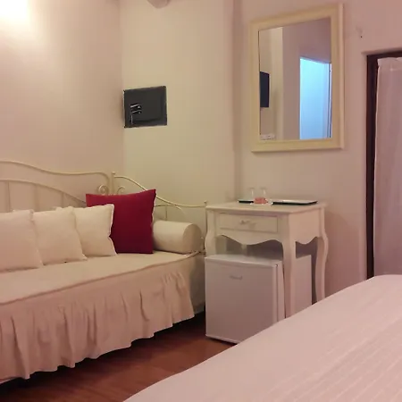 B&B Como Lake Cottage 3* ليكو