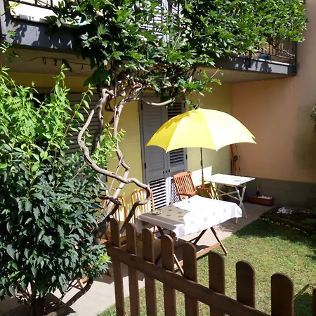 فندق مبيت وإفطار B&B Como Lake Cottage ليكو